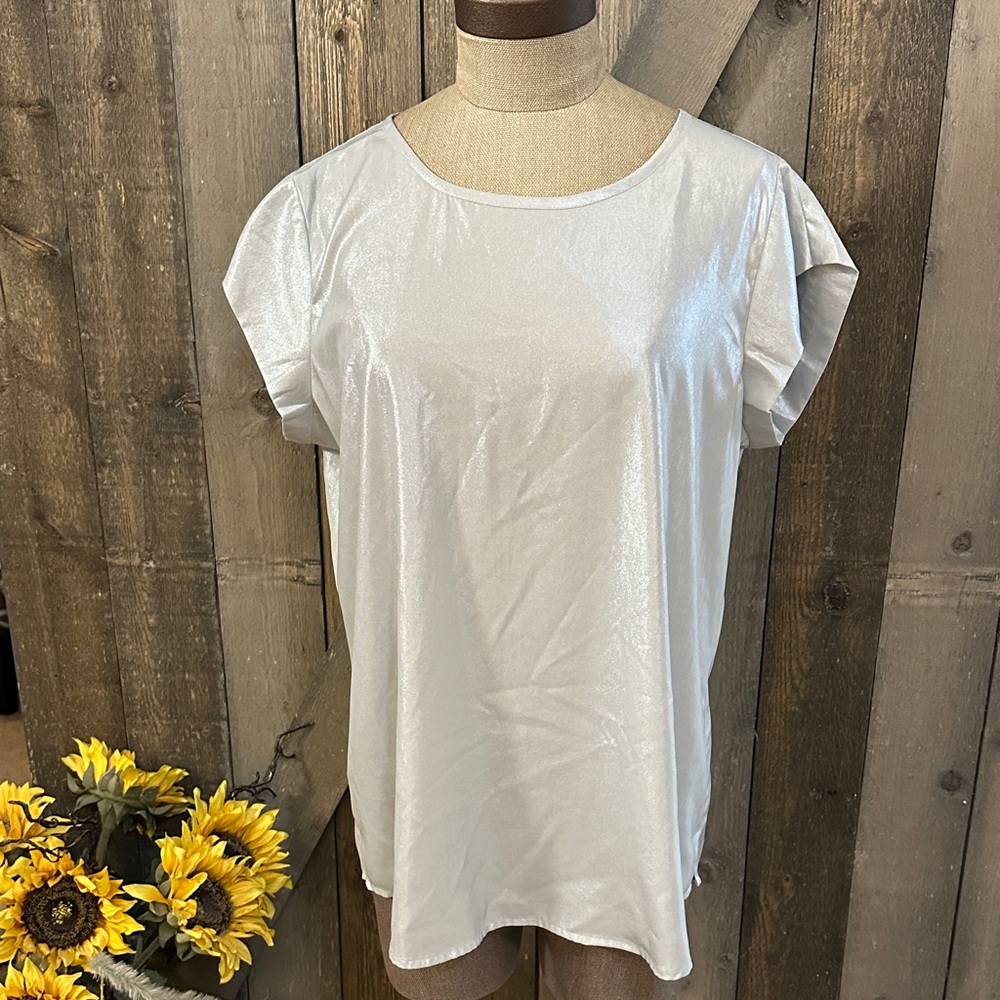 Chico’s Metallic Silver Short Sleeve Blouse Relaxed Part Shimmer Size M